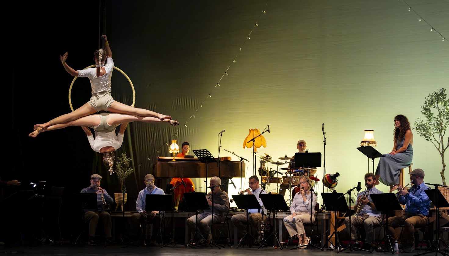 Silver & Gold en escena